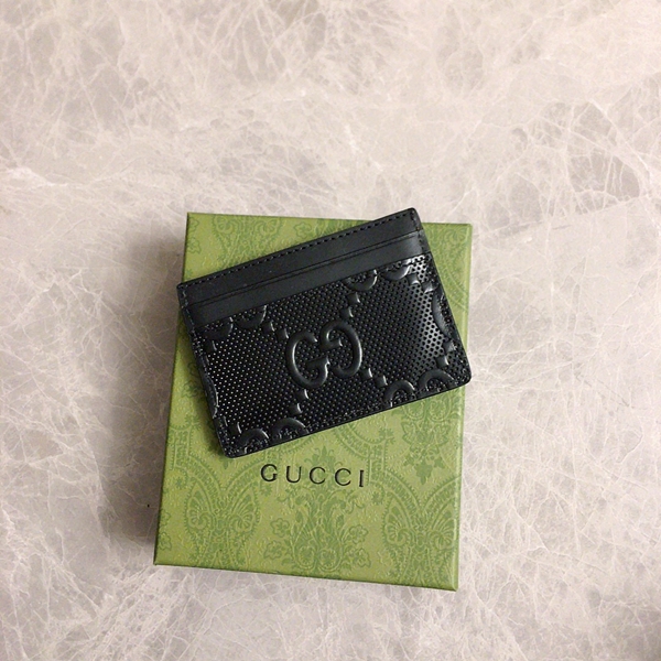 グッチ財布 レプリカ着用イメージ